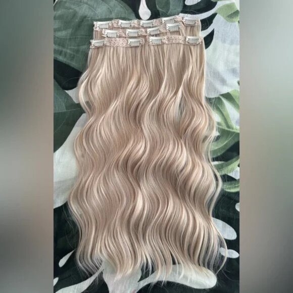 20 In Clip In Extra Light Blonde Hair Extensions - Picture 3 of 7